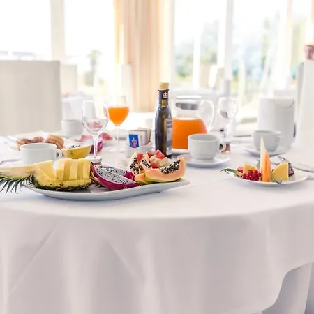 Hotel Grand Costa Brada