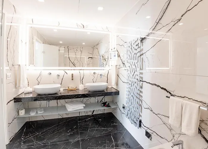 Ξενοδοχείο Grand Costa Brada 4*