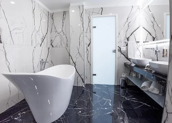 Hotel Grand Costa Brada