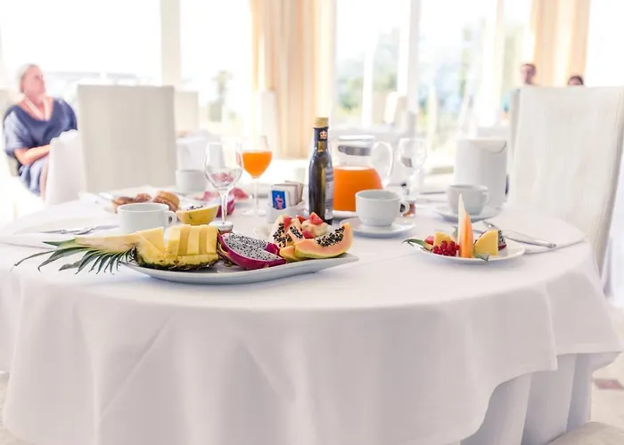 Hotel Grand Costa Brada